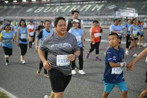 BIB: 51141
                            <button type="button" onclick="openModal(10466214)" class="btn btn-primary btn-sm float-right btn-popup" data-toggle="modal" data-target=".modal-high-quality">
                        <i class="fas fa-shopping-cart"></i> Add to Cart
                    </button>
                                            <button type="button" onclick="isThisMe(10466214, true)" class="btn btn-success btn-sm float-right btn-popup btn-isme hidden" data-toggle="tooltip" data-placement="bottom" title="นี่คือรูปของคุณใช่ไหม คลิกที่นี่เพื่อเอาเข้าอัลบั้ม">
                        <i class="fas fa-plus"></i> Add to album
                    </button>
                    <button type="button" onclick="isThisMe(10466214, false)" class="btn btn-warning btn-sm float-right btn-popup btn-isnotme hidden">
                        <i class="fas fa-ban"></i> Remove from album
                    </button>